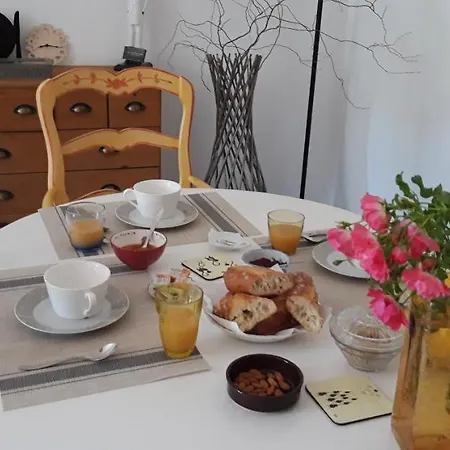 Cosy Charme Petit-dejeuner Inclus Bed & Breakfast *